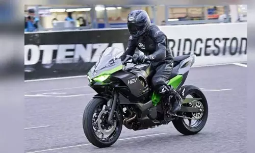 വരുന്നു ഹൈഡ്രജൻ ബൈക്കുകൾ; കൈകോർത്ത് കവാസാക്കിയും ടൊയോട്ടയും വരുന്നു ഹൈഡ്രജൻ ബൈക്കുകൾ; കൈകോർത്ത് കവാസാക്കിയും ടൊയോട്ടയും