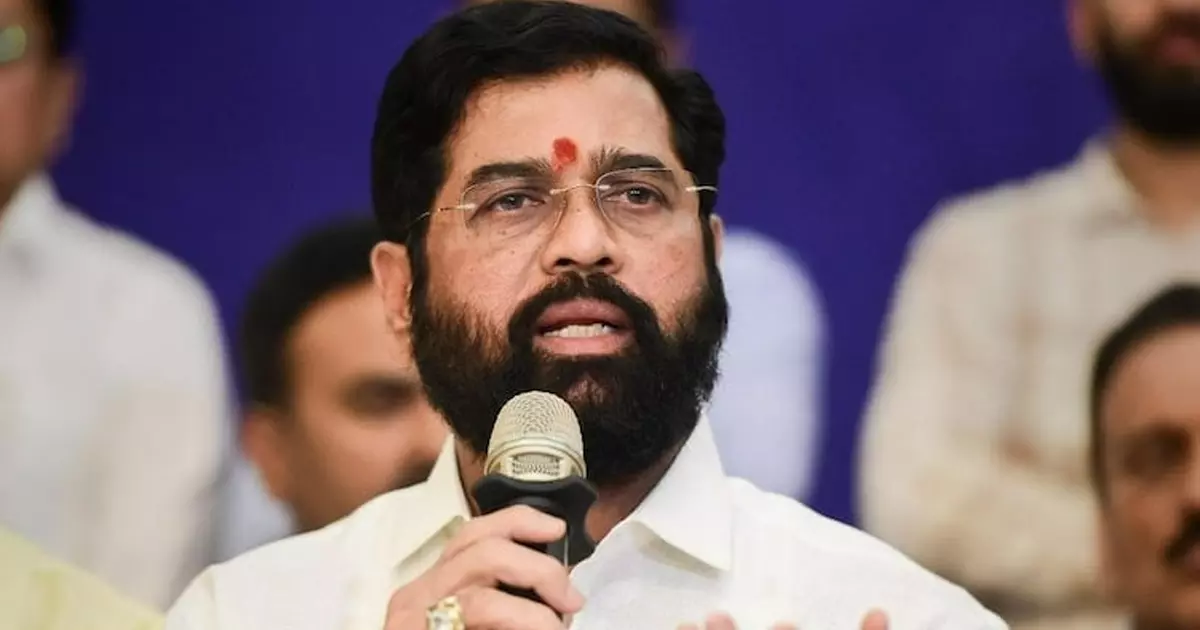 ഫോണ്‍ എടുക്കുമ്പോള്‍ ഹലോ വേണ്ട, വന്ദേമാതരം മതി: സര്‍ക്കാര്‍ ഉദ്യോഗസ്ഥരോട് മഹാരാഷ്ട്ര സര്‍ക്കാര്‍