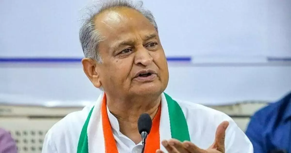 ശശി തരൂര്‍ വരേണ്യ വിഭാഗത്തില്‍പ്പെട്ടയാള്‍, പിന്തുണ ഖാര്‍ഗെയ്ക്ക്: ഗെഹ്‍ലോട്ട്