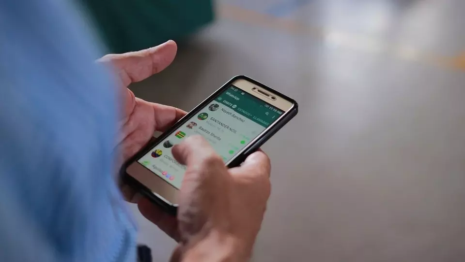 ആശ്വസിക്കാന് വരട്ടെ! വാട്സ്ആപ്പിൽ ഡിലീറ്റ് ചെയ്ത മെസേജുകളും വായിക്കാനാകും; സൂത്രവിദ്യകളുണ്ട് ആശ്വസിക്കാന് വരട്ടെ! വാട്സ്ആപ്പിൽ ഡിലീറ്റ് ചെയ്ത മെസേജുകളും വായിക്കാനാകും; സൂത്രവിദ്യകളുണ്ട്