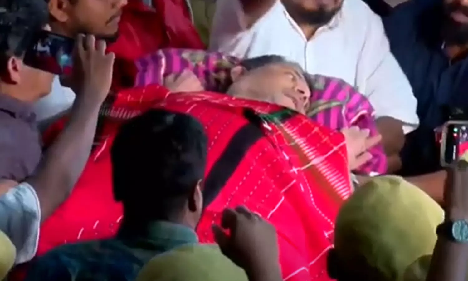 എല്ലാ സഹായങ്ങളും ചെയ്തയാൾ: കോടിയേരിയെ അവസാനമായി കാണാൻ പുഷ്പനും എല്ലാ സഹായങ്ങളും ചെയ്തയാൾ: കോടിയേരിയെ അവസാനമായി കാണാൻ പുഷ്പനും