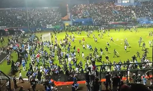 ഫുട്‌ബോൾ ഗ്രൗണ്ടിലെ തിക്കുംതിരക്കും: ഇന്ത്യോനേഷ്യയിലെ മരണസംഖ്യ 174 കടന്നു