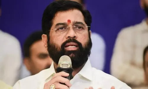 ഫോണ്‍ എടുക്കുമ്പോള്‍ ഹലോ വേണ്ട, വന്ദേമാതരം മതി: സര്‍ക്കാര്‍ ഉദ്യോഗസ്ഥരോട് മഹാരാഷ്ട്ര സര്‍ക്കാര്‍