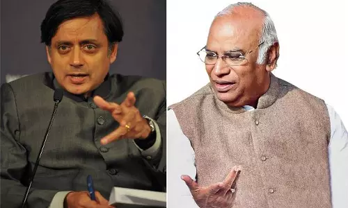 തരൂർ എന്റെ ഇളയ സഹോദരൻ, ഇന്നും നാളെയുമെല്ലാം ഒരുമിച്ച് ഉണ്ടാകും; മല്ലികാർജുൻ ഖാർഗെ തരൂർ എന്റെ ഇളയ സഹോദരൻ, ഇന്നും നാളെയുമെല്ലാം ഒരുമിച്ച് ഉണ്ടാകും; മല്ലികാർജുൻ ഖാർഗെ