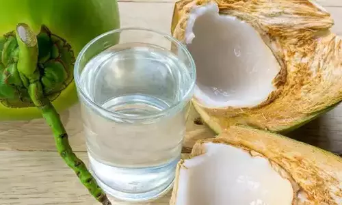 തേങ്ങാവെള്ളം കുടിക്കുന്നതുകൊണ്ടുള്ള 6 ഗുണങ്ങൾ