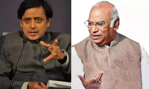 കോൺഗ്രസ് അധ്യക്ഷ തിരഞ്ഞെടുപ്പ്: ഖാർഗയെ പോലുള്ളവർക്ക് മാറ്റം കൊണ്ടുവരാനാകില്ലെന്ന് ശശി തരൂർ കോൺഗ്രസ് അധ്യക്ഷ തിരഞ്ഞെടുപ്പ്: ഖാർഗയെ പോലുള്ളവർക്ക് മാറ്റം കൊണ്ടുവരാനാകില്ലെന്ന് ശശി തരൂർ