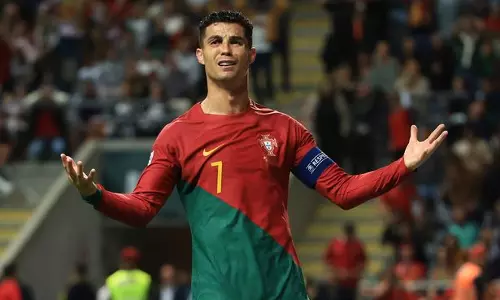 ലോകകപ്പില് ക്രിസ്റ്റ്യാനോ പോര്ച്ചുഗലിന്റെ പോസ്റ്റര് ബോയ് ആയേക്കില്ലെന്ന് റിപ്പോര്ട്ട് ലോകകപ്പില് ക്രിസ്റ്റ്യാനോ പോര്ച്ചുഗലിന്റെ പോസ്റ്റര് ബോയ് ആയേക്കില്ലെന്ന് റിപ്പോര്ട്ട്