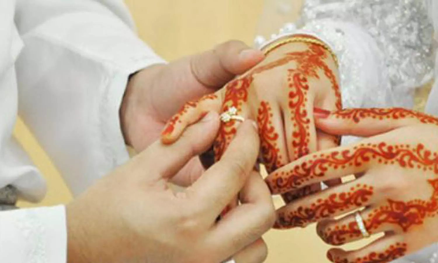 ഏകാന്തത അനുഭവിക്കാൻ വയ്യ; അഞ്ചാമതും വിവാഹം കഴിച്ച് 56 കാരനായ പാക് സ്വദേശി ഏകാന്തത അനുഭവിക്കാൻ വയ്യ; അഞ്ചാമതും വിവാഹം കഴിച്ച് 56 കാരനായ പാക് സ്വദേശി