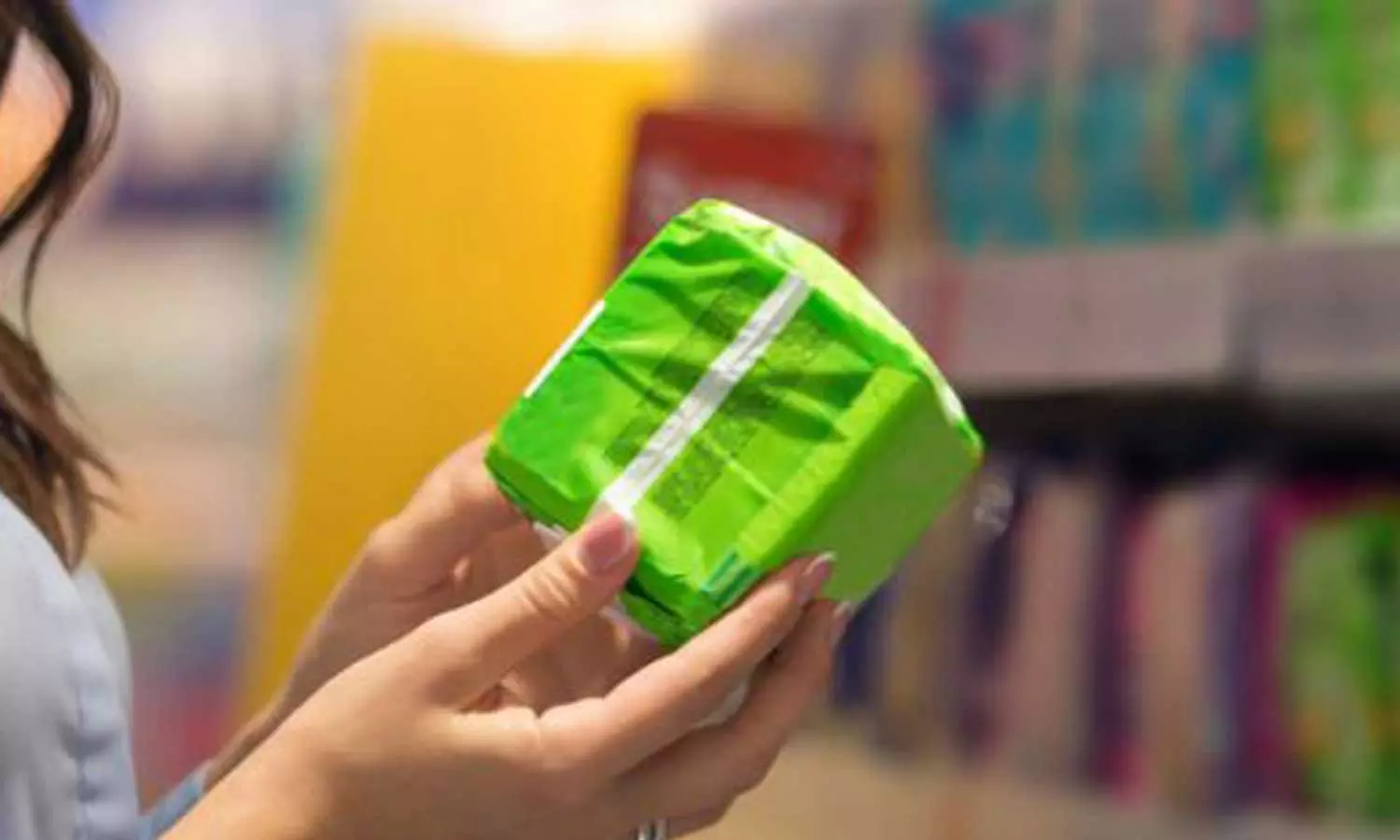 സാമ്പത്തിക പ്രതിസന്ധിക്കിടയിൽ സ്ത്രീകൾക്ക് ആശ്വാസ വാർത്തയുമായി ശ്രീലങ്കൻ സർക്കാർ; ശുചിത്വ ഉൽപ്പന്നങ്ങളുടെ നികുതി വെട്ടിക്കുറച്ചു