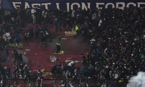 ഫുട്‌ബോൾ മൈതാനത്തിലെ ദുരന്തം: മാപ്പ് ചോദിച്ച് ഇന്തോനേഷ്യൻ സർക്കാർ, സമഗ്ര അന്വേഷണത്തിന് ഉത്തരവിട്ടു