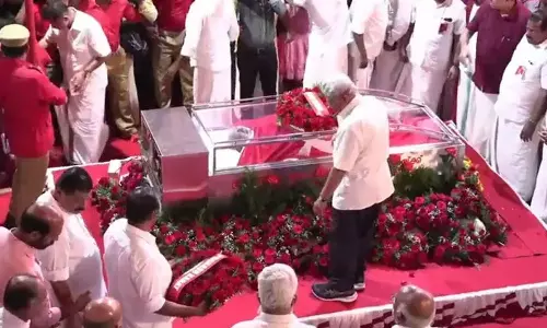 കോടിയേരിക്ക് ജന്മനാടിന്റെ വിട; ഭൗതികശരീരം പയ്യാമ്പലത്തേക്ക്