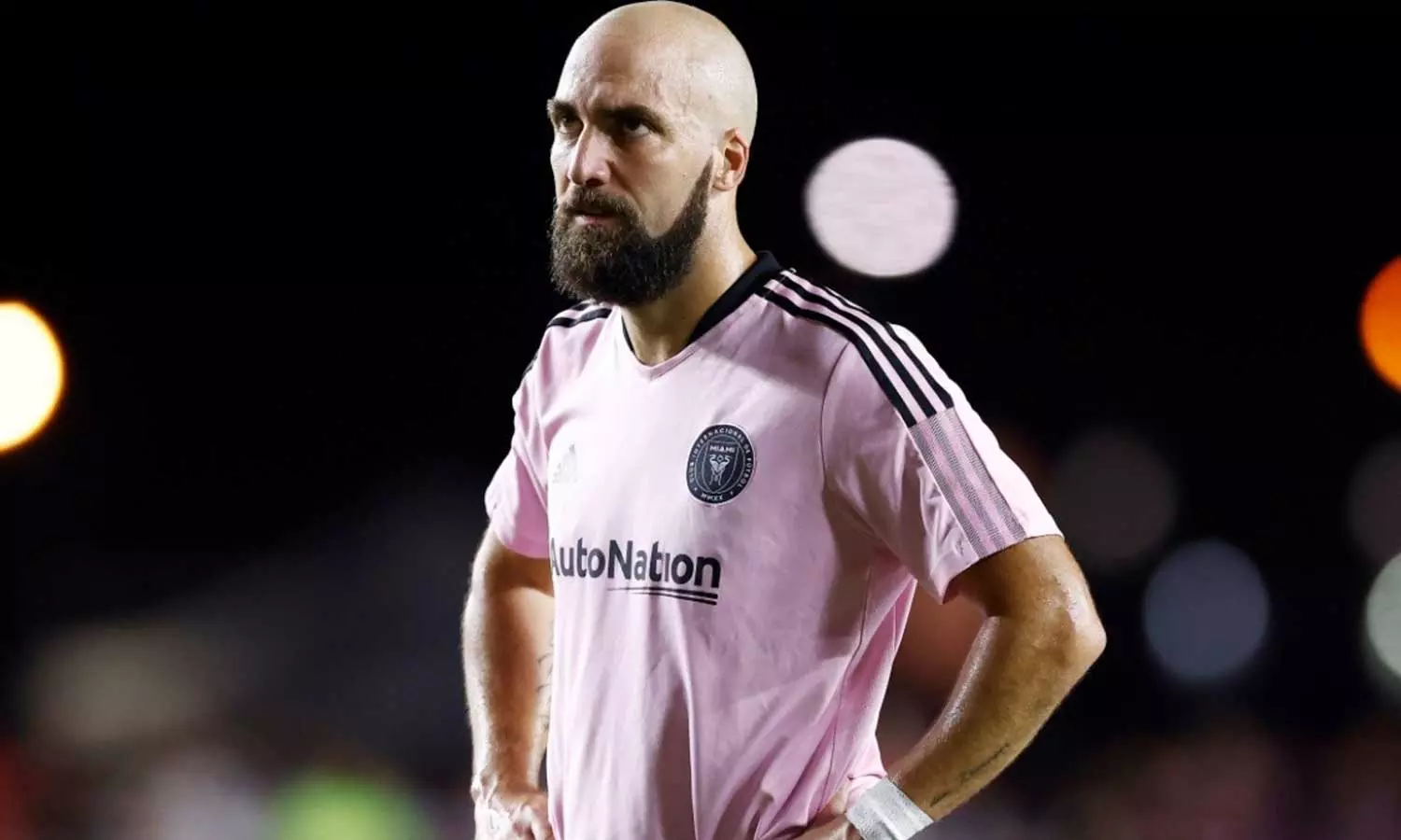 ഹിഗ്വെയിൻ കളിനിർത്തുന്നു; പൊട്ടിക്കരഞ്ഞ് വിരമിക്കൽ പ്രഖ്യാപനം