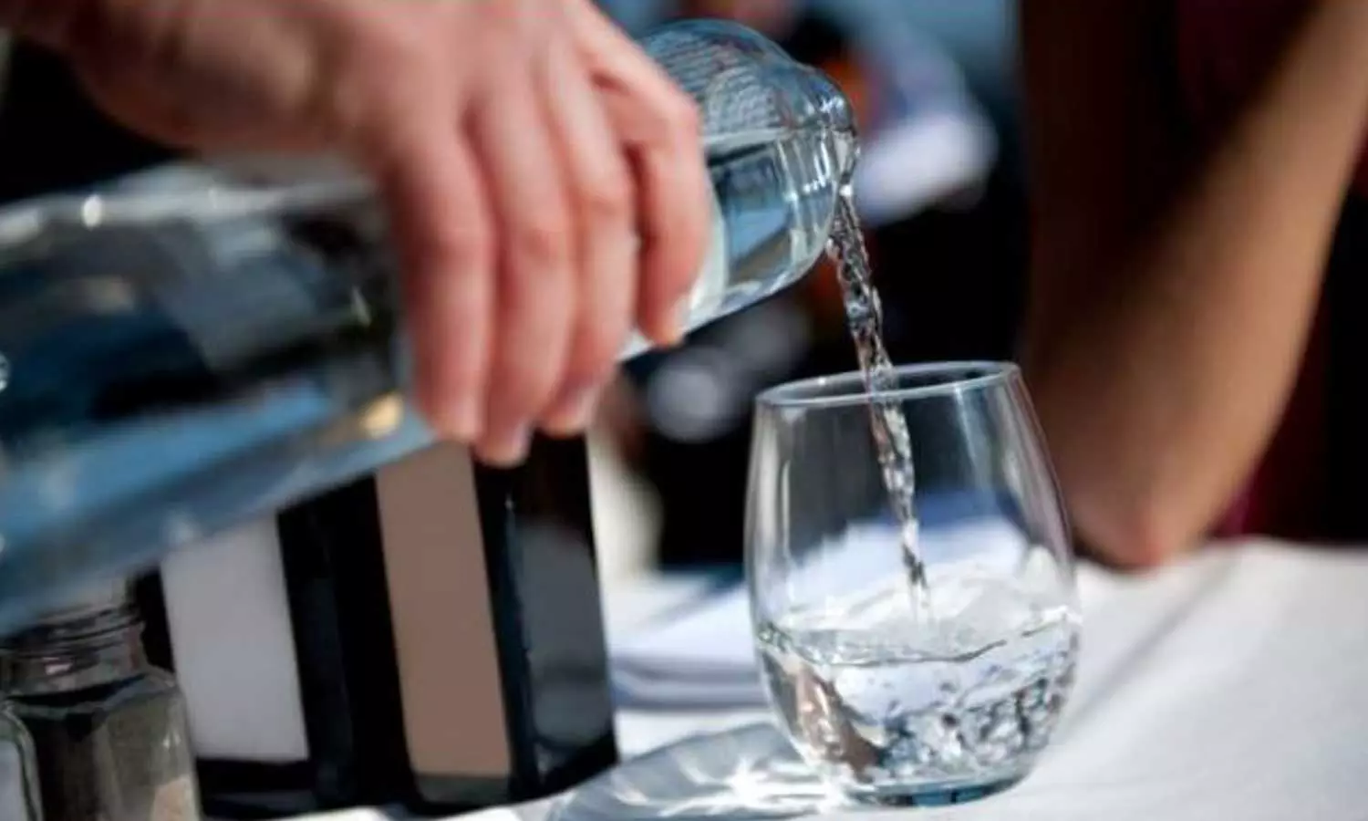 ഹോട്ടലില്‍ കുടിവെള്ളത്തിന് പകരം നൽകിയത് ആസിഡ്; ജന്മദിനാഘോഷത്തിനെത്തിയ  രണ്ടരവയസുകാരി ഗുരുതരാവസ്ഥയിൽ