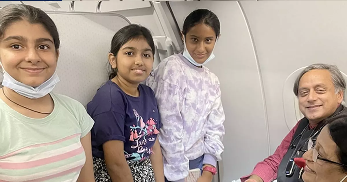 ഇൻഡിഗോ വിമാനത്തിൽ പ്രത്യേക സ്വാഗതം ലഭിച്ചെന്ന് ശശി തരൂർ