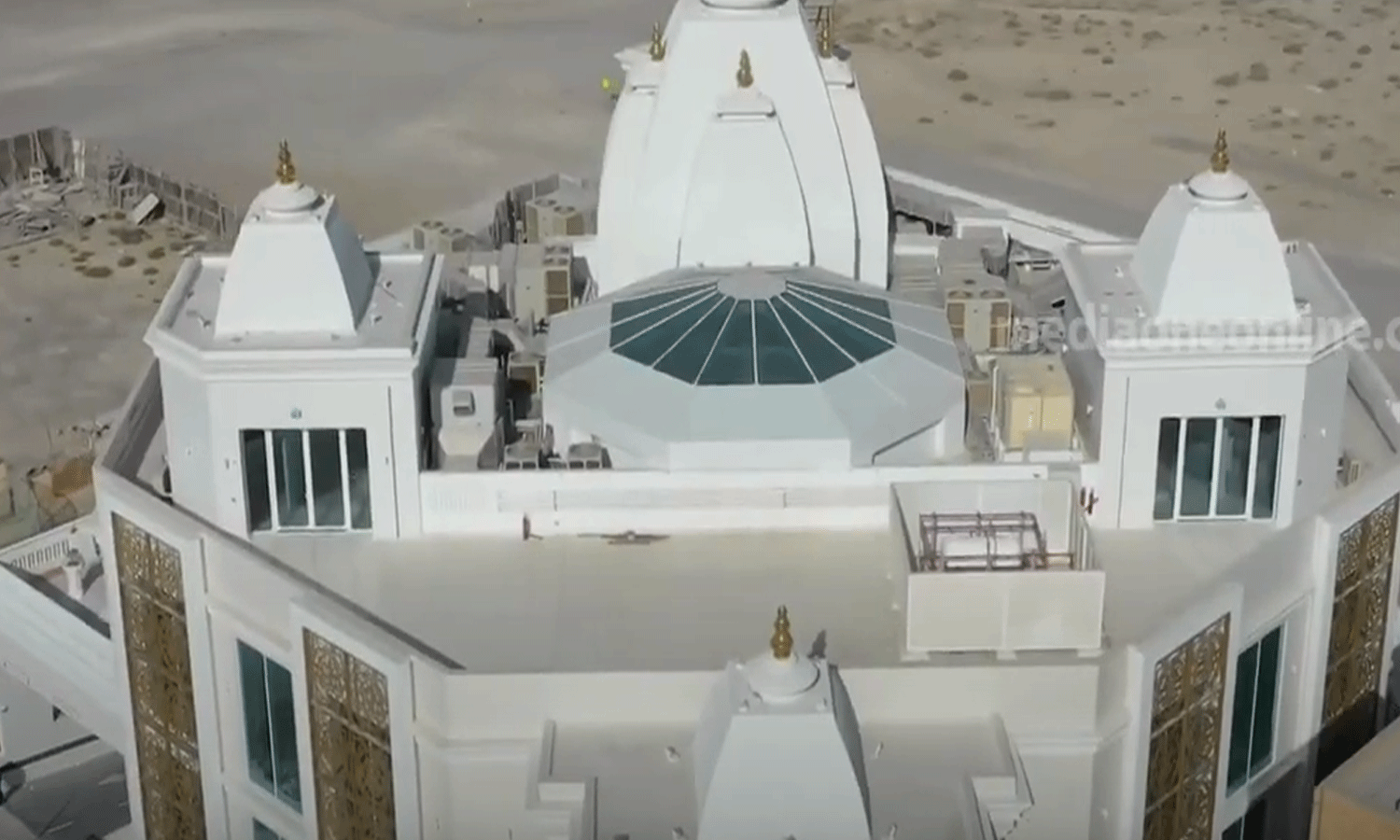 ദുബൈയിലെ പുതിയ ഹിന്ദു ക്ഷേത്രം വിശ്വാസികൾക്ക് തുറന്നു കൊടുത്തു ദുബൈയിലെ പുതിയ ഹിന്ദു ക്ഷേത്രം വിശ്വാസികൾക്ക് തുറന്നു കൊടുത്തു