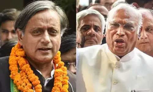 കോൺ​ഗ്രസ് അധ്യക്ഷ തെരഞ്ഞെടുപ്പ്; തരൂരും ഖാർ​ഗെയും പ്രചാരണത്തിരക്കിൽ