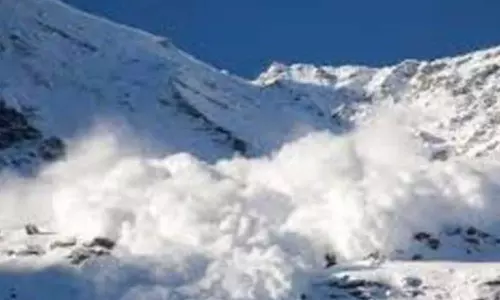 ഉത്തരാഖണ്ഡിലെ ഗഢ്‍വാളിൽ ഹിമപാതം;28 പേർ പർവതാരോഹകർ കുടുങ്ങിക്കിടക്കുന്നു