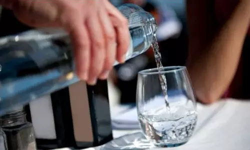 ഹോട്ടലില്‍ കുടിവെള്ളത്തിന് പകരം നൽകിയത് ആസിഡ്; ജന്മദിനാഘോഷത്തിനെത്തിയ  രണ്ടരവയസുകാരി ഗുരുതരാവസ്ഥയിൽ