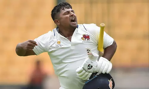 ബ്രാഡ്മാനേയും മറികടന്ന് സർഫറാസ്; അഭിനന്ദന പ്രവാഹം,  സെലക്ടർമാർ ഇതൊന്നും കാണുന്നില്ലേയെന്ന് ആരാധകർ