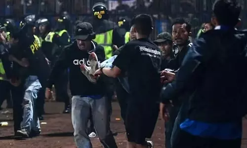 ഫുട്ബോള്‍ സ്റ്റേഡിയത്തിലെ ദുരന്തം; മരിച്ചവരില്‍ 32 കുഞ്ഞുങ്ങളും