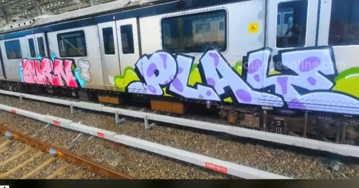 കൊച്ചി മെട്രോ ഗ്രാഫിറ്റി: ഇറ്റാലിയൻ പൗരന്മാരെ അഹമ്മദാബാദിൽ ഇന്ന് ചോദ്യം ചെയ്യും കൊച്ചി മെട്രോ ഗ്രാഫിറ്റി: ഇറ്റാലിയൻ പൗരന്മാരെ അഹമ്മദാബാദിൽ ഇന്ന് ചോദ്യം ചെയ്യും