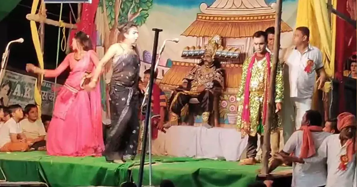 രാംലീല വേദിയിൽ അശ്ലീല നൃത്തം; യു.പിയിൽ സംഘാടകർക്കെതിരെ കേസ്