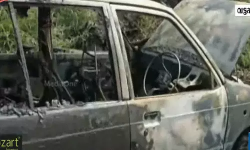 മലപ്പുറത്ത് ഓടിക്കൊണ്ടിരുന്ന കാറിന് തീപ്പിടിച്ചു