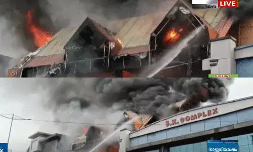 തൃശൂരിൽ വ്യാപാര സ്ഥാപനത്തിൽ വൻ തീപ്പിടിത്തം