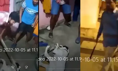 രാത്രിയിൽ നിർത്താതെ കുരച്ചു; നായയെ തല്ലിച്ചതച്ച് യുവാക്കൾ