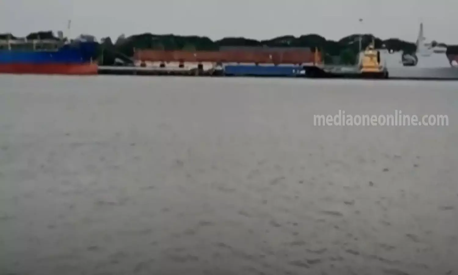 കൊച്ചിയിൽ വൻ ലഹരിമരുന്ന് വേട്ട: 200 കിലോയുടെ ലഹരിമരുന്നുമായി ഇറാനിയൻ ഉരു പിടികൂടി കൊച്ചിയിൽ വൻ ലഹരിമരുന്ന് വേട്ട: 200 കിലോയുടെ ലഹരിമരുന്നുമായി ഇറാനിയൻ ഉരു പിടികൂടി