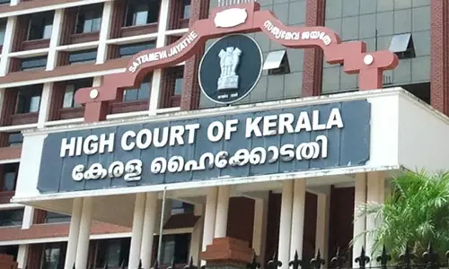 വടക്കഞ്ചേരി അപകടം: ഹൈക്കോടതി സ്വമേധയാ കേസെടുത്തു