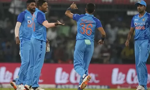 ബാറ്റിംഗ് വാഴ്ത്തപ്പെടുകയും ബൗളിംഗ് ഇകഴ്ത്തപ്പെടുകയും ചെയ്യുന്ന ഇന്ത്യൻ ക്രിക്കറ്റ്