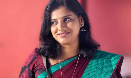 നടി അന്ന രേഷ്മ രാജനെ പൂട്ടിയിട്ടു