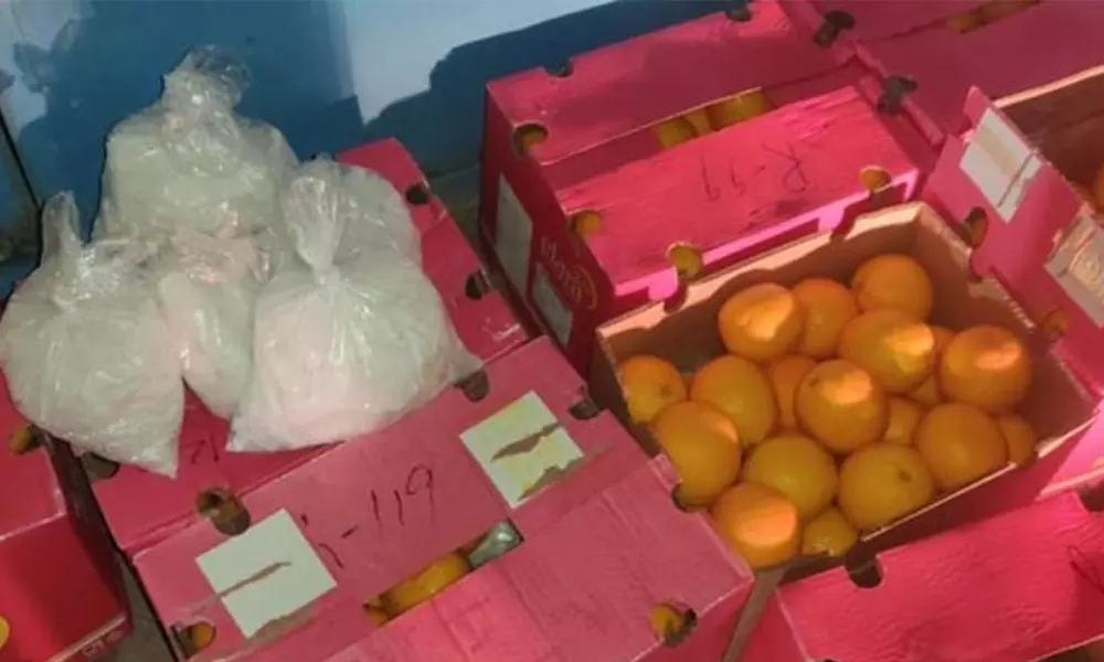 മുംബൈ മയക്കുമരുന്ന് കേസില് വഴിത്തിരിവ്: മൻസൂറിന്റെ പേരിൽ കണ്ടെയ്നർ അയച്ചത് ഗുജറാത്ത് സ്വദേശി മുംബൈ മയക്കുമരുന്ന് കേസില് വഴിത്തിരിവ്: മൻസൂറിന്റെ പേരിൽ കണ്ടെയ്നർ അയച്ചത് ഗുജറാത്ത് സ്വദേശി