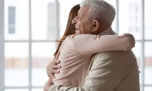 വയോധികരായ പുരുഷന്മാരെ ആലിംഗനം ചെയ്ത് മോഷണം നടത്തുന്ന യുവതി പിടിയിൽ വയോധികരായ പുരുഷന്മാരെ ആലിംഗനം ചെയ്ത് മോഷണം നടത്തുന്ന യുവതി പിടിയിൽ