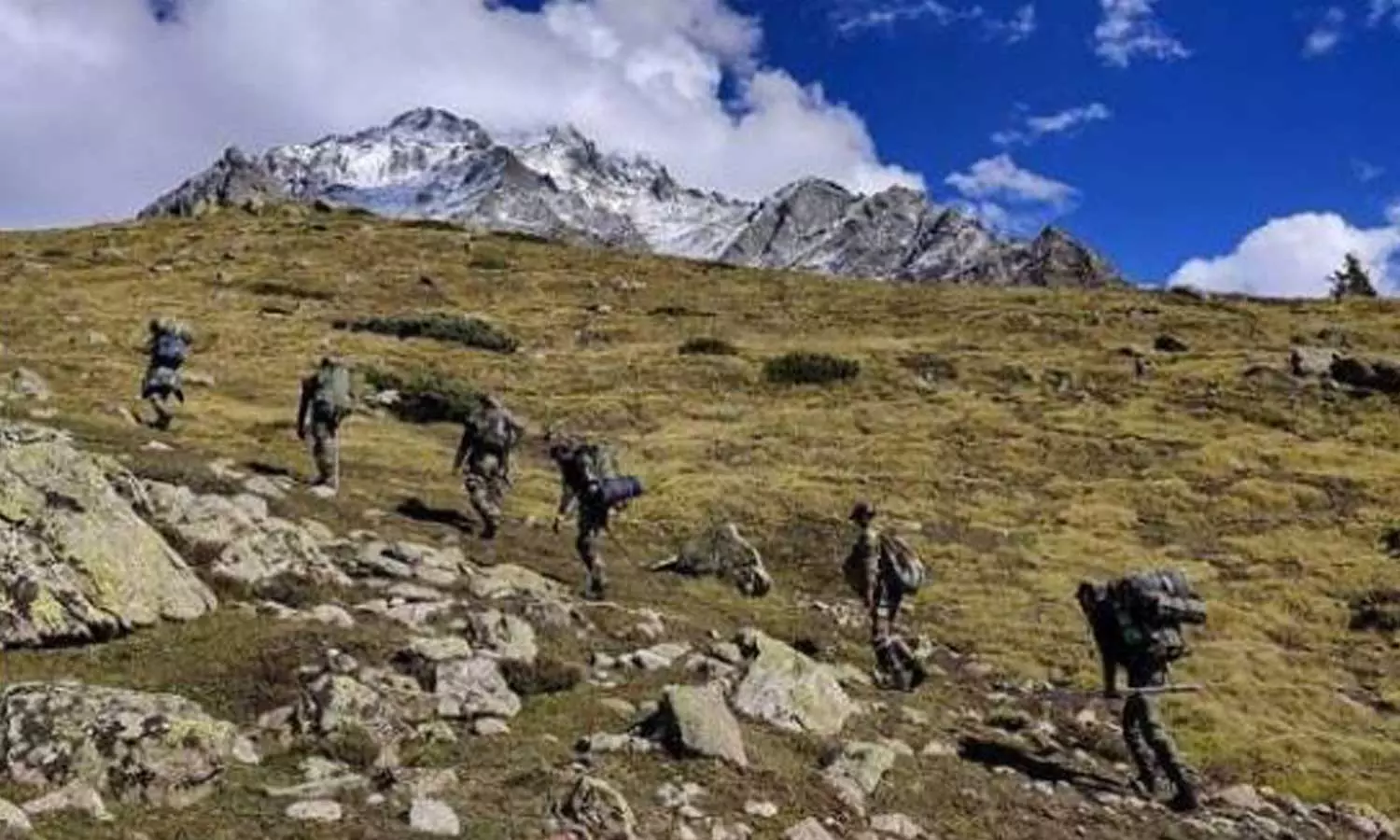 ഉത്തരാഖണ്ഡ് ഹിമപാതം: 26 പേരുടെ മൃതദേഹങ്ങൾ കണ്ടെത്തി; മൂന്ന് പേർക്കായി തെരച്ചിൽ തുടരുന്നു ഉത്തരാഖണ്ഡ് ഹിമപാതം: 26 പേരുടെ മൃതദേഹങ്ങൾ കണ്ടെത്തി; മൂന്ന് പേർക്കായി തെരച്ചിൽ തുടരുന്നു