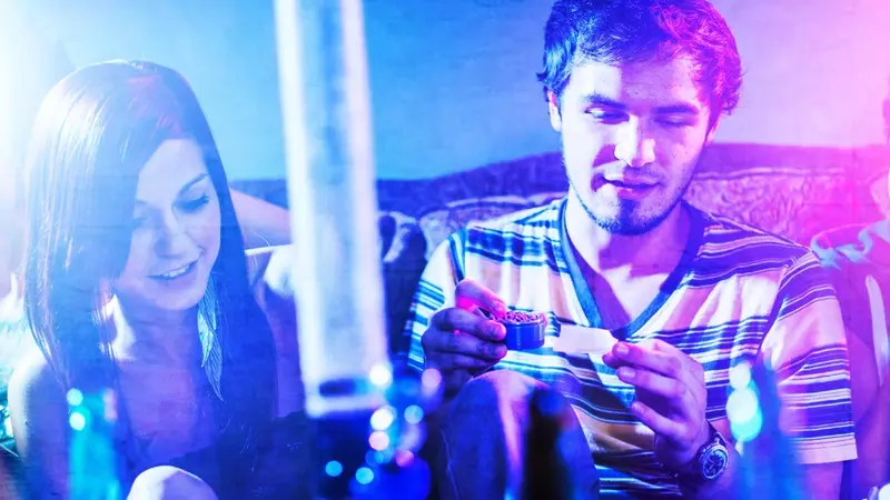 ജന്ഡര് ന്യൂട്രല് ആകുന്ന ലഹരി ഉപയോഗം ജന്ഡര് ന്യൂട്രല് ആകുന്ന ലഹരി ഉപയോഗം