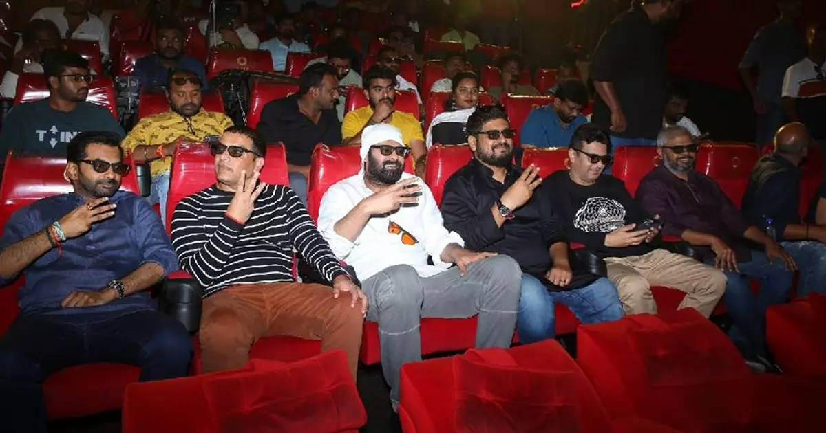 3ഡി കണ്ട് ത്രില്ലടിച്ചു: ആദിപുരുഷ് ടീസറിനെ കുറിച്ച് പ്രഭാസ് 3ഡി കണ്ട് ത്രില്ലടിച്ചു: ആദിപുരുഷ് ടീസറിനെ കുറിച്ച് പ്രഭാസ്