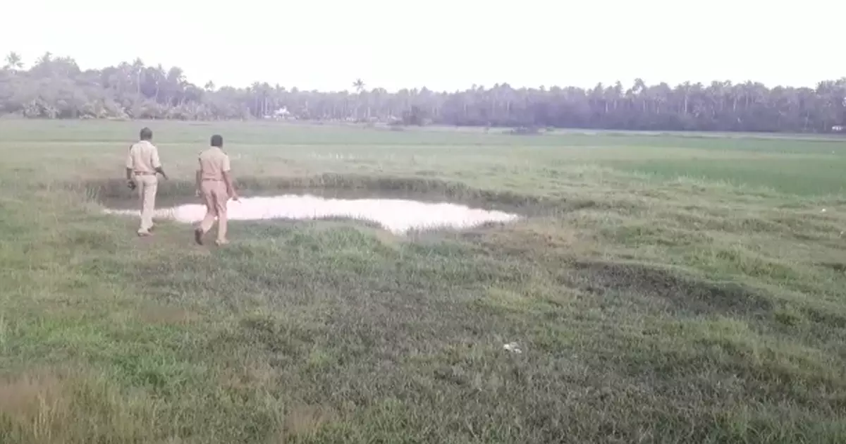 തൃശൂരിൽ കുളത്തിൽ വീണ് അമ്മയും മകളും മരിച്ചു തൃശൂരിൽ കുളത്തിൽ വീണ് അമ്മയും മകളും മരിച്ചു