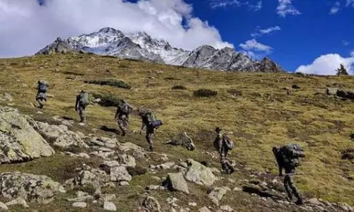 ഉത്തരാഖണ്ഡ് ഹിമപാതം: 26 പേരുടെ മൃതദേഹങ്ങൾ കണ്ടെത്തി; മൂന്ന് പേർക്കായി തെരച്ചിൽ തുടരുന്നു