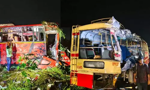 ഡ്രൈവർ ബ്രേക്കിട്ടിട്ടില്ല,നിയന്ത്രണം തെറ്റിയത് ടൂറിസ്റ്റ് ബസ് ഇടിച്ച്; കെ.എസ്.ആർ.ടി.സി