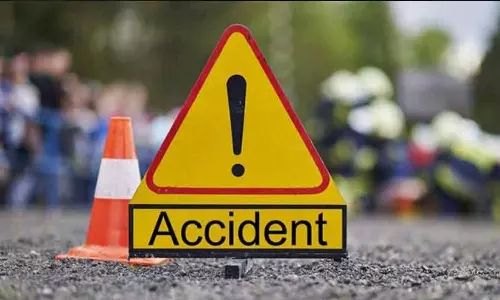 വെഞ്ഞാറമൂട്ടിൽ ആംബുലൻസും ബൈക്കും കൂട്ടിയിടിച്ച്  അച്ഛനും മകൾക്കും ഗുരുതര പരിക്ക്