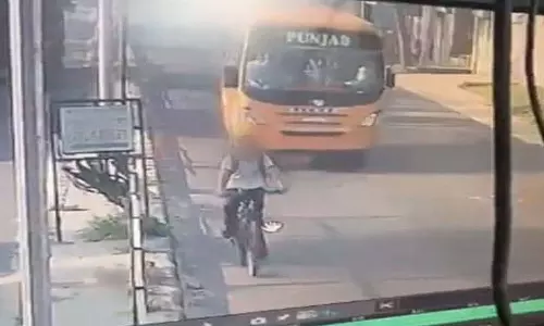 ഇഷ്ട യൂട്യൂബറെ കാണാൻ 250 കിലോമീറ്റർ സൈക്കിൾ ചവിട്ടി 13 കാരൻ ഇഷ്ട യൂട്യൂബറെ കാണാൻ 250 കിലോമീറ്റർ സൈക്കിൾ ചവിട്ടി 13 കാരൻ