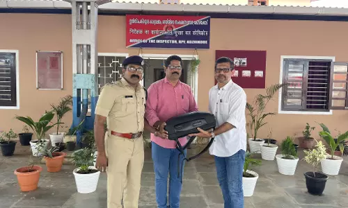 നിങ്ങൾ കടലുണ്ടിയിൽ പോയി ബാഗ് കൈ പറ്റുന്നതിനെക്കാള്‍ എളുപ്പത്തിൽ ഞങ്ങളതവിടെയെത്തിച്ച് തരാം; ട്രയിനില്‍ മറന്നുവച്ച ബാഗ് ആര്‍.പി.എഫ് ഇടപെടല്‍ മൂലം തിരികെ കിട്ടിയ അനുഭവം പങ്കുവച്ച് ഔസഫ് അഹ്സന്‍