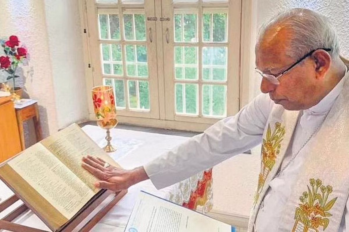 കുർബാന ഏകീകരണം; ബിഷപ്പ് ആൻഡ്രൂസ് താഴത്ത് പള്ളികൾക്ക് അയച്ച സർക്കുലറിനെതിരെ പ്രതിഷേധം ശക്തം കുർബാന ഏകീകരണം; ബിഷപ്പ് ആൻഡ്രൂസ് താഴത്ത് പള്ളികൾക്ക് അയച്ച സർക്കുലറിനെതിരെ പ്രതിഷേധം ശക്തം