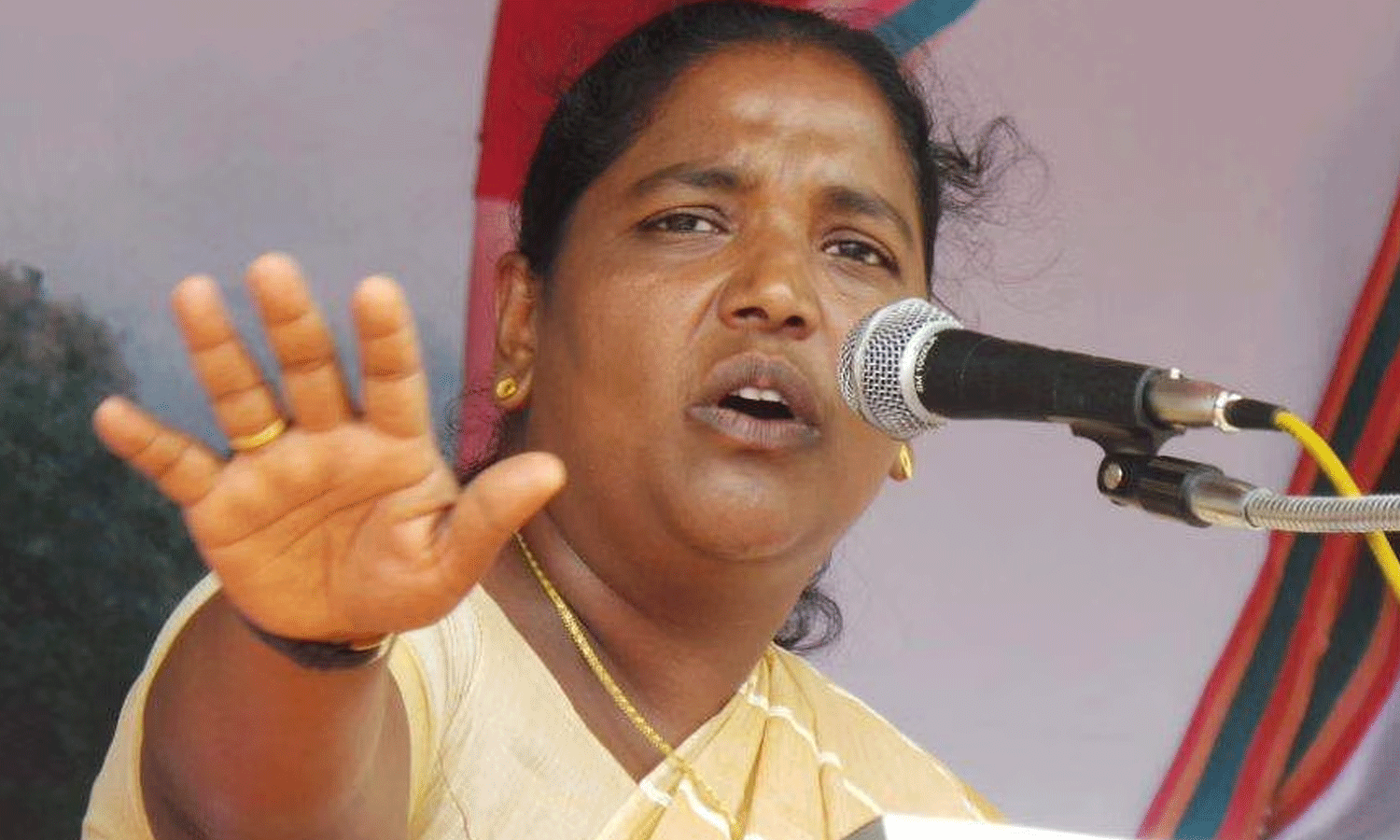 സ്ഥാനമാനങ്ങൾക്കായി മറ്റു പാർട്ടികളിലേക്ക് ചേക്കേറുന്നവർ ഉണ്ടാകാം, അതിൽ എന്നെ കൂട്ടേണ്ട; സിപിഐയിൽ ഉറച്ച് നിൽക്കുമെന്ന് ബിജിമോൾ സ്ഥാനമാനങ്ങൾക്കായി മറ്റു പാർട്ടികളിലേക്ക് ചേക്കേറുന്നവർ ഉണ്ടാകാം, അതിൽ എന്നെ കൂട്ടേണ്ട; സിപിഐയിൽ ഉറച്ച് നിൽക്കുമെന്ന് ബിജിമോൾ