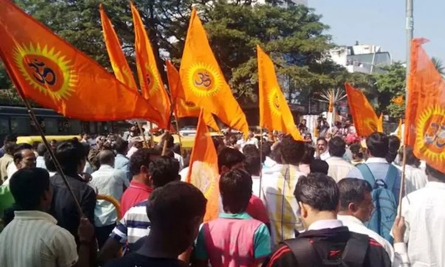 അവരുടെ തലയറുക്കണം, കൈകൾ വെട്ടണം; കേസെടുക്കില്ല, പൊലീസ് ചായ തരും; വിദ്വേഷ- കൊലവിളി പ്രസം​ഗവുമായി വി.എച്ച്.പി റാലി