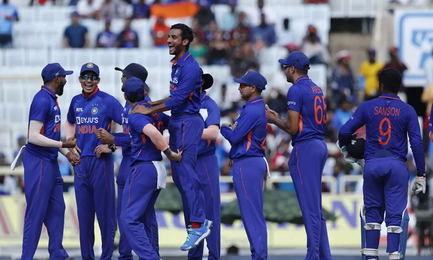 തകര്‍ത്തടിച്ച് മാര്‍ക്രവും ഹെന്‍ഡ്രിക്സും; ദക്ഷിണാഫ്രിക്കക്ക് ഭേദപ്പെട്ട സ്കോര്‍