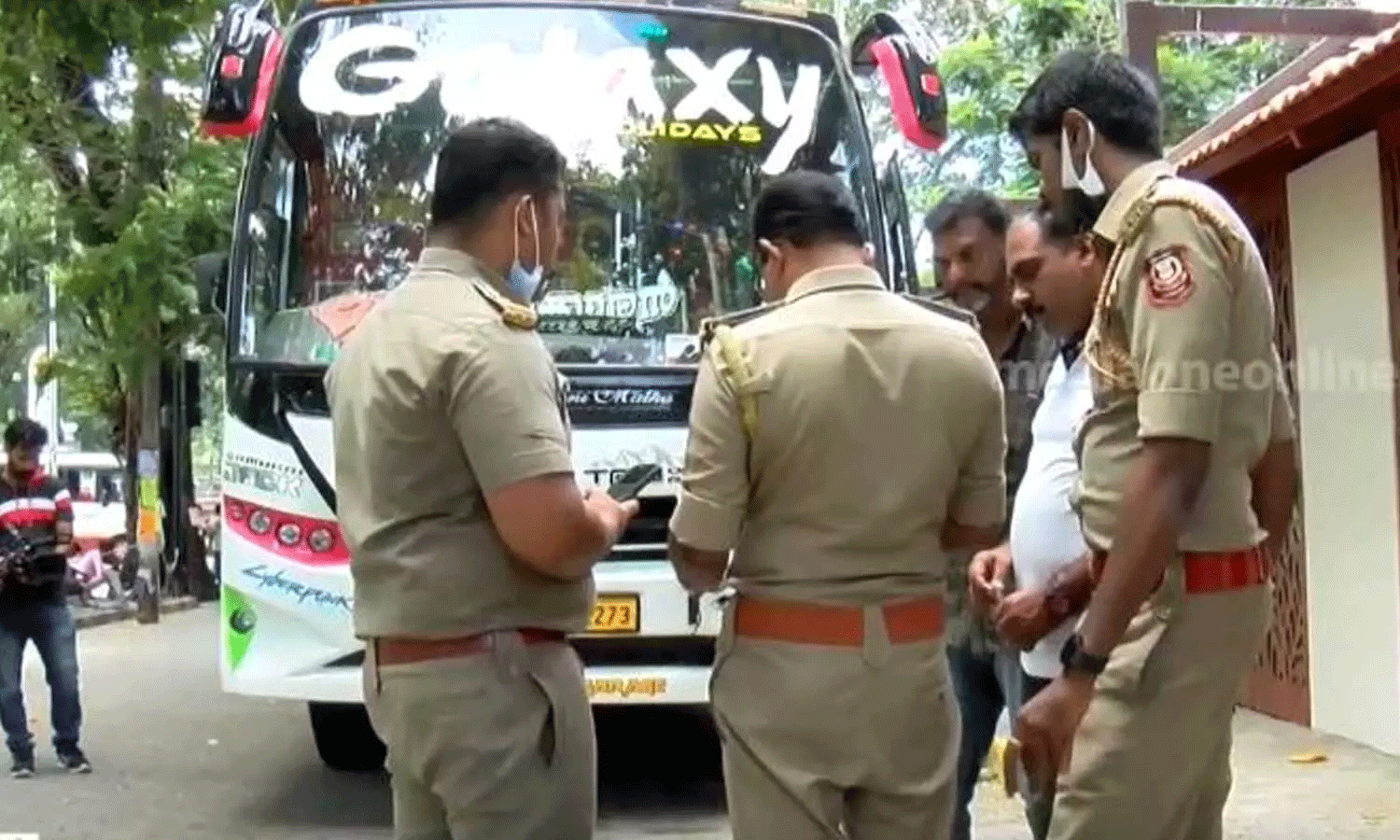 ഓപറേഷൻ ഫോക്കസ് 3; മോട്ടോർ വാഹന പകുപ്പ് ഇന്ന് രജിസ്റ്റർ ചെയ്തത് 1,050 കേസുകൾ ഓപറേഷൻ ഫോക്കസ് 3; മോട്ടോർ വാഹന പകുപ്പ് ഇന്ന് രജിസ്റ്റർ ചെയ്തത് 1,050 കേസുകൾ