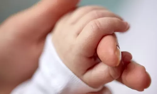 നവജാത ശിശുവിനെ മാലിന്യക്കൂമ്പാരത്തില്‍ ഉപേക്ഷിക്കപ്പെട്ട നിലയില്‍ കണ്ടെത്തി